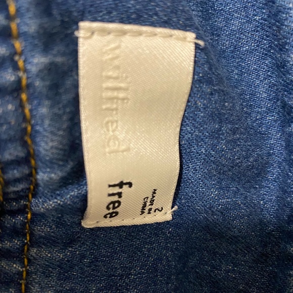 Aritzia mini skirt - Picture 2 of 3